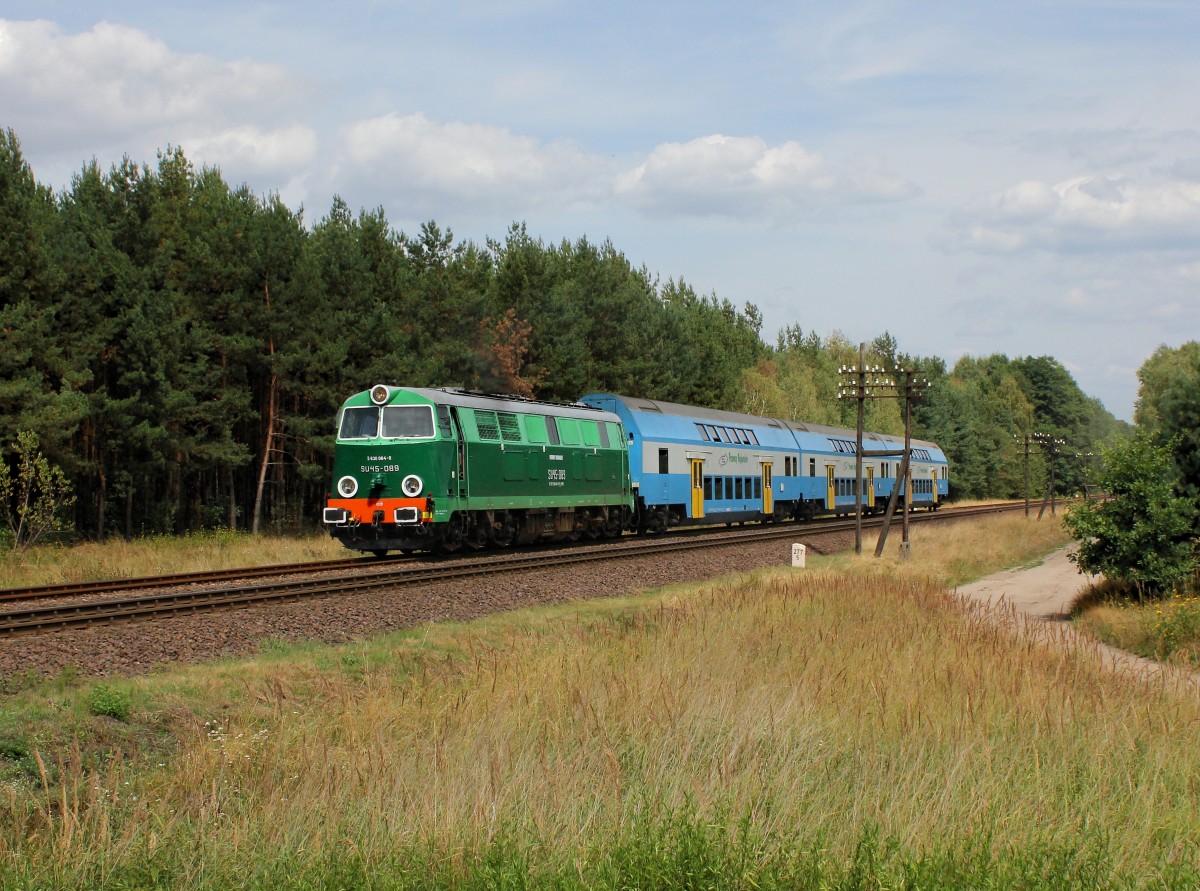 Die SU 45-089 mit einem R nach Kostrzyn am 01.08.2014 unterwegs bei Górki Noteckie.