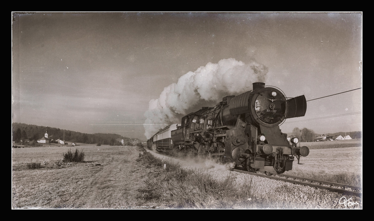 Die SZ Dampflok 33-037 fährt mit dem Weihnachtszug 15021 von Ljubljana nach Novo Mesto. Grosuplje Retro 17.12.2016