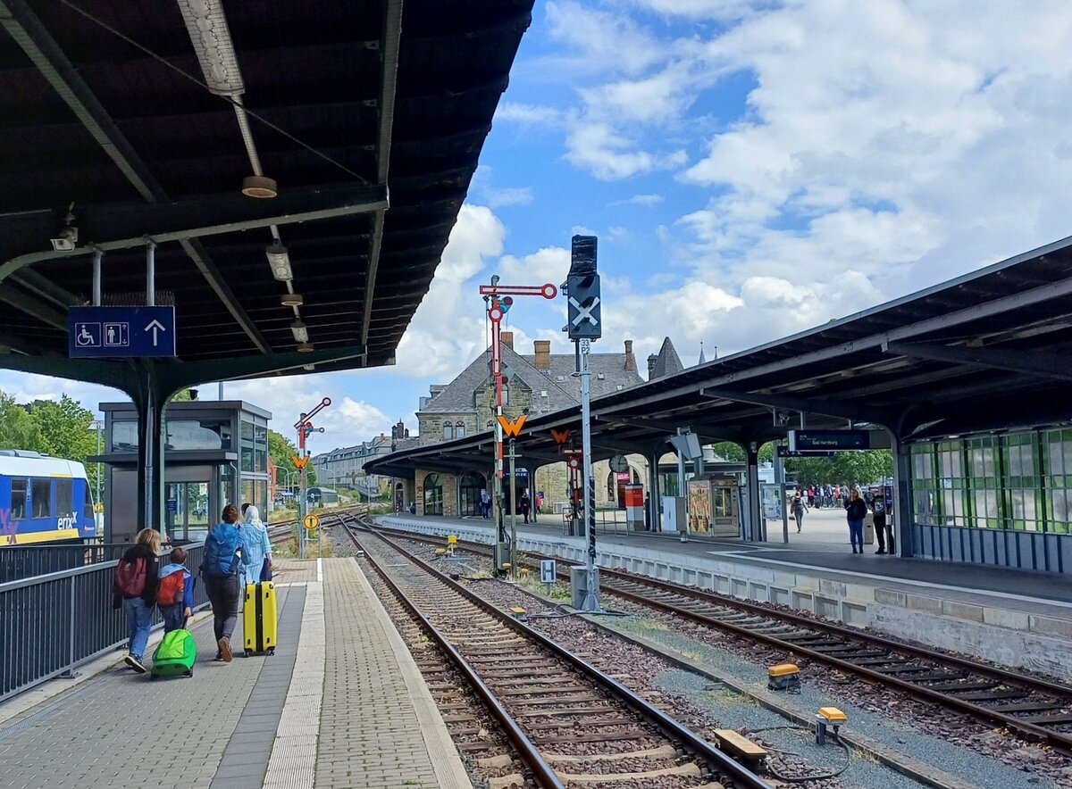 Die Tage der alten Flgelsignale im Bahnhof Goslar waren am 04.08.2023 schon gezhlt. Die Nachfolger stehen schon bereit.