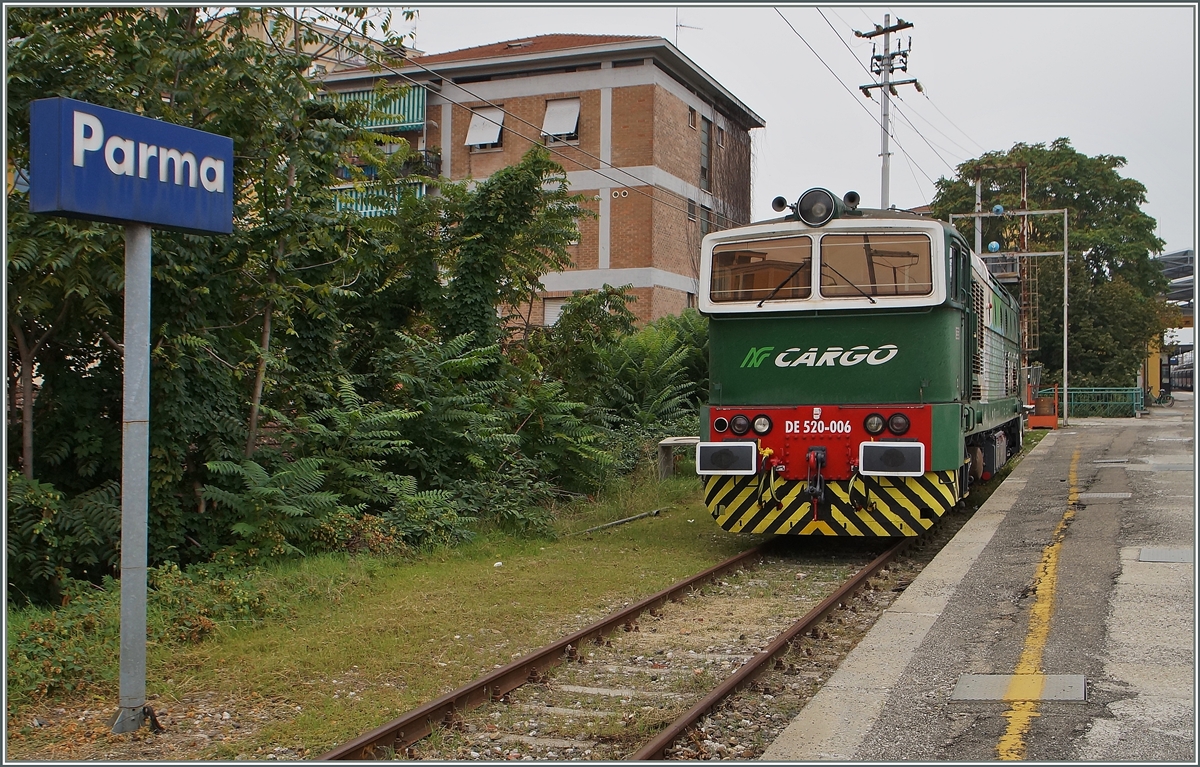 Die  Taucherbrille  DE 520 006 (UIC N° 92 83 2 520 006-I-TN) wartet in Parma auf einen neuen Einsatz. 
 
20. September 2014