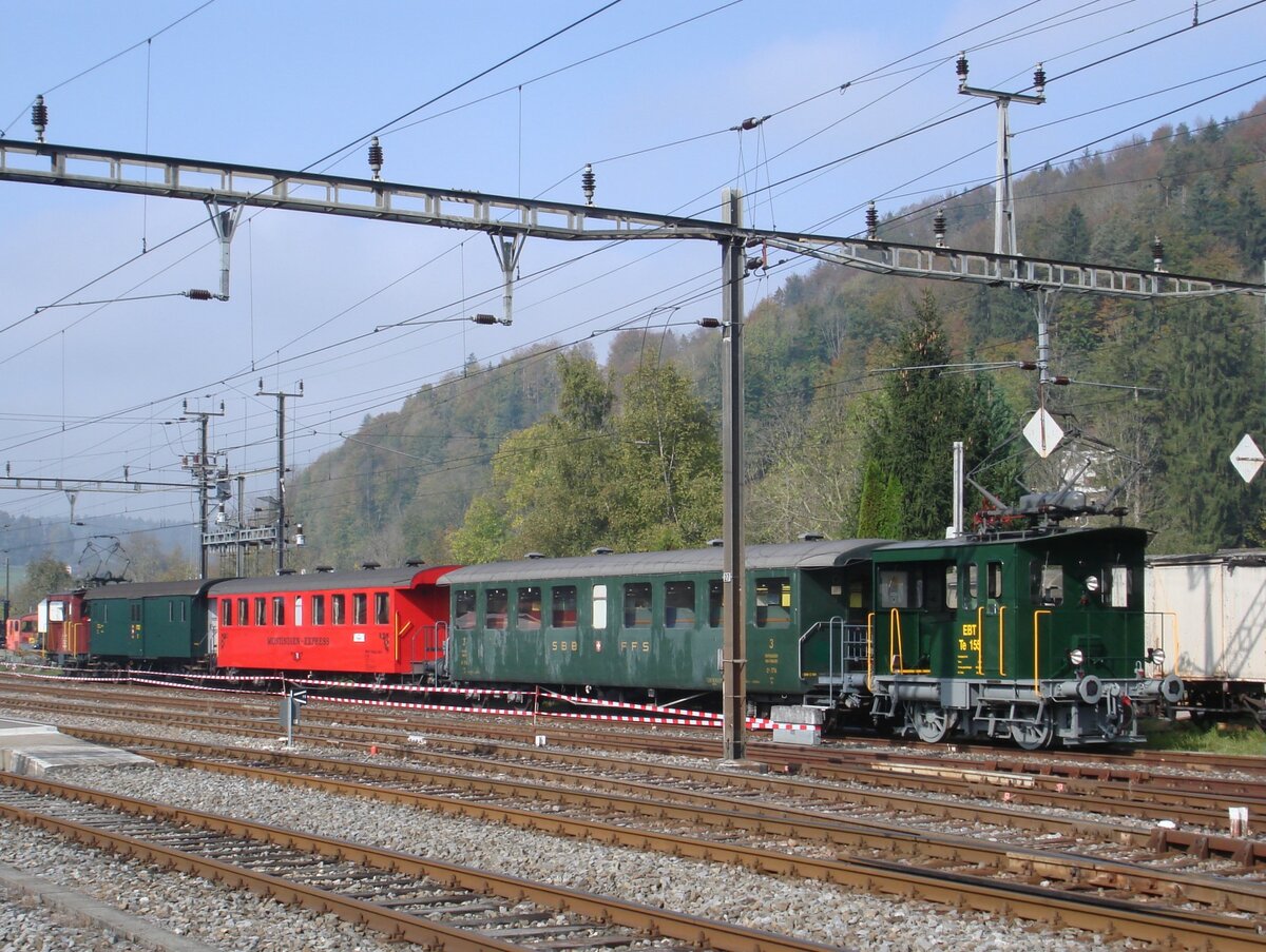 Die Te I 155 und 157 der Dampfbahn Bern (ehemals RM Te 216 325 und 327) rangieren am 14. Oktober 2007 in Bauma anlässlich des Fahrzeugtreffens des DVZO historische Wagen.