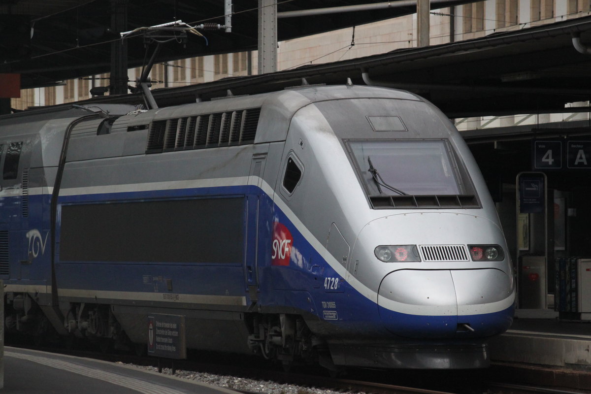 Die TGV Duplex Garnitur Nr.4728 steht am 04.08.2016 in Lausanne und wartet auf die Abfahrt in Richtung Paris.