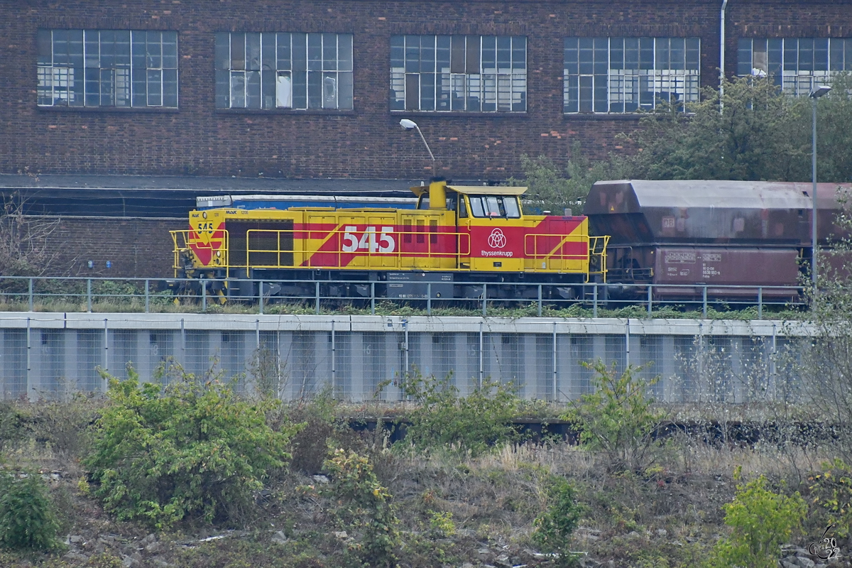 Die TKSE-Diesellokomotive 545 war im August 2022 in Duisburg-Wanheimerort zu sehen.