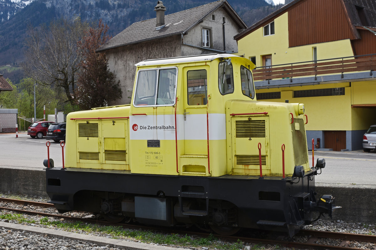 Die Tm 172 599-3 steht auf einem Nebengleis beim Bahnhof Meiringen. Die Aufnahme stammt vom 21.04.2019.