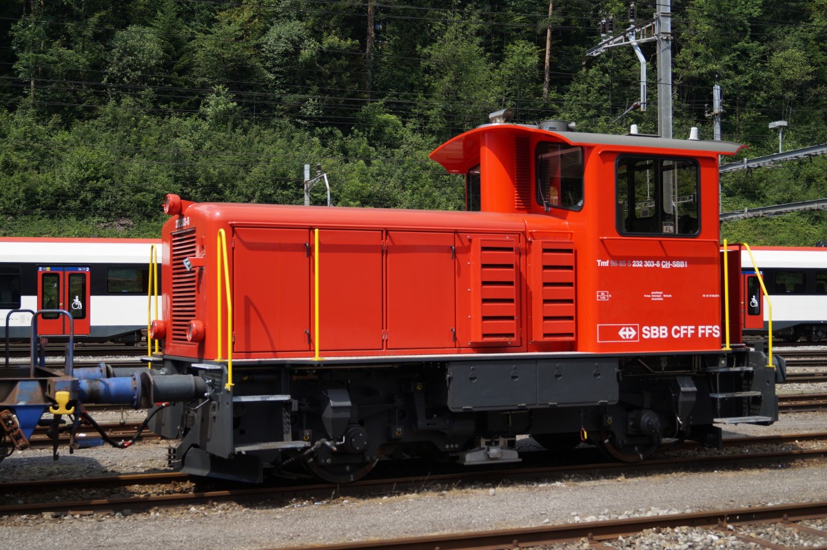 Die Traktor Tmf 232 303-8 (mit Fernsteurung) - Bahnhof Arth-Goldau - 17-06-2015