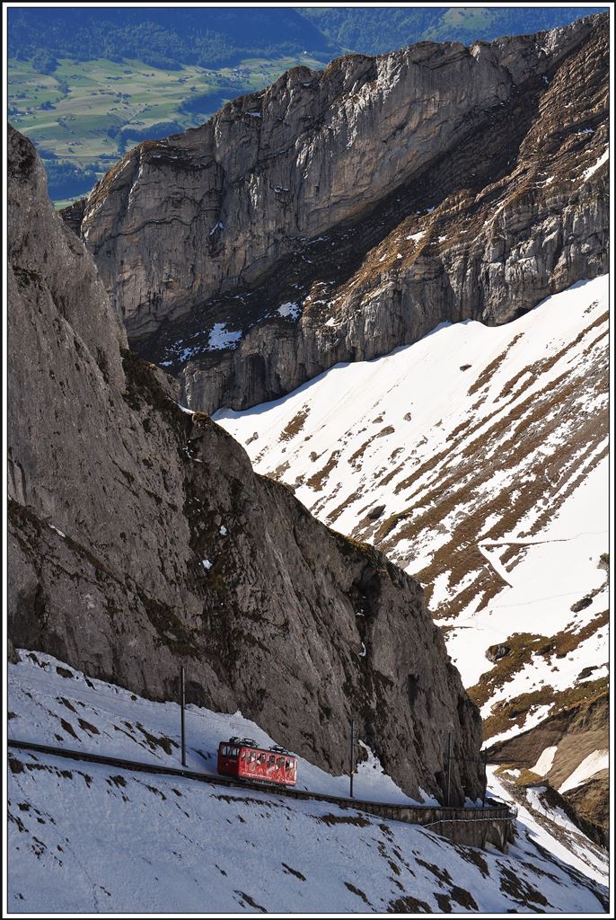 Die Trassee hinter der Eselwand liegt noch im morgendlichen Schatten. (20.05.2014)