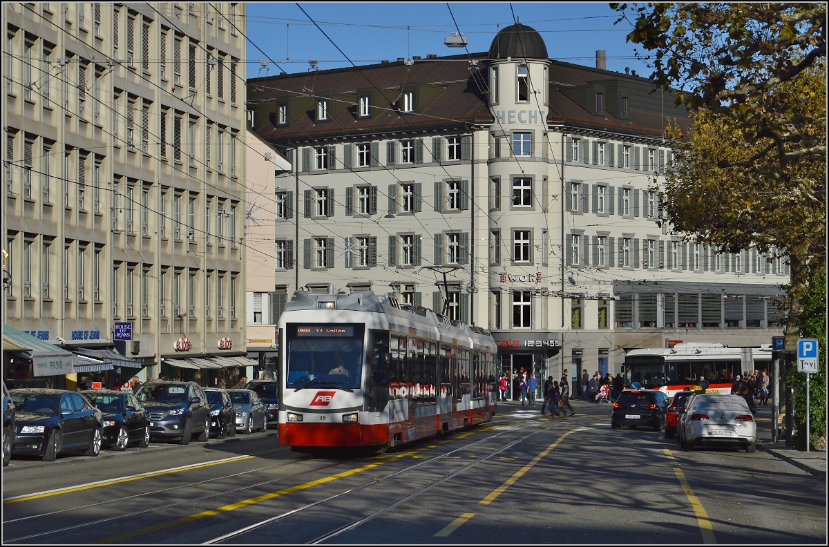 Die Trogenbahn im Stadtbereich von St.Gallen. November 2014.