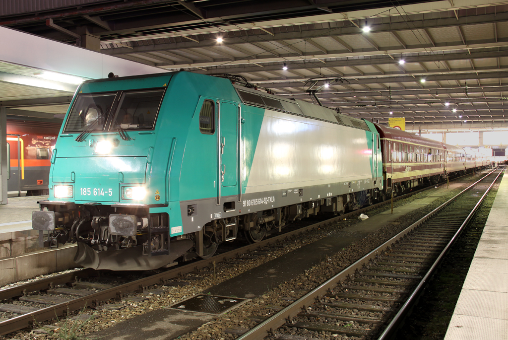 Die TXL 185 614-5 mit Fußballsonderzug von München HBF nach Braunschweig am 30.11.2013