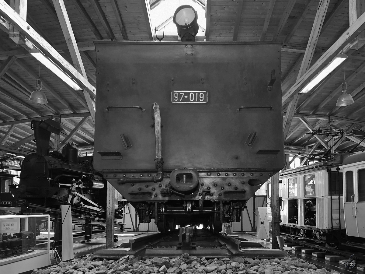 Die Typ IIIc5-Zahnrad-Dampflokomotive 97-019 der JŽ stammt aus dem Jahr 1908. Sie ist in der Lokwelt Freilassing ausgestellt. (August 2020)