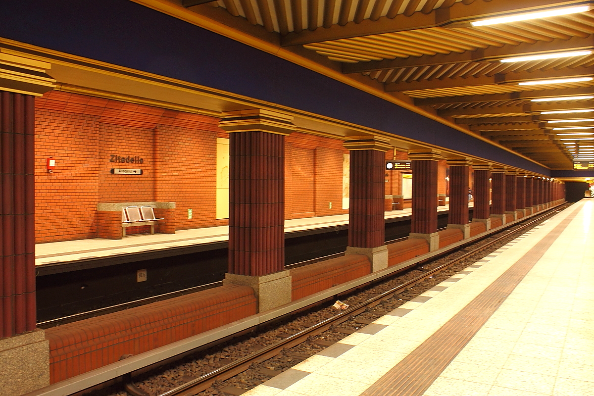 Die U-Bahn Station auf der U 7 Spandau-Zitadelle am 05.05.2019.