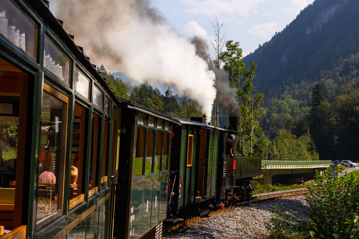 Die U25 dampft in Richtung Bezau. Kurz vor der Sporeneggbrücke. 19.09.20