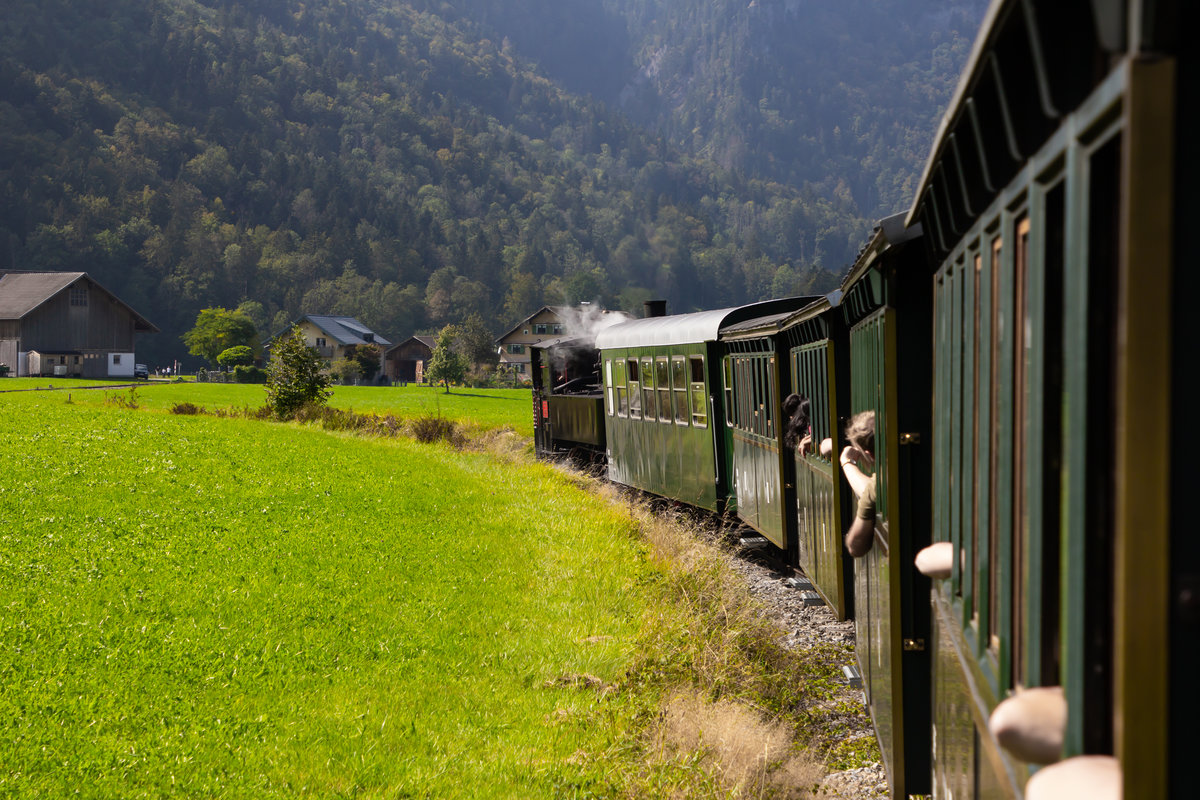 Die U25 zieht ihren Wälderzug von Bezau nach Bersbuch. Kurz vor dem Haltepunkt Reuthe. 19.09.20