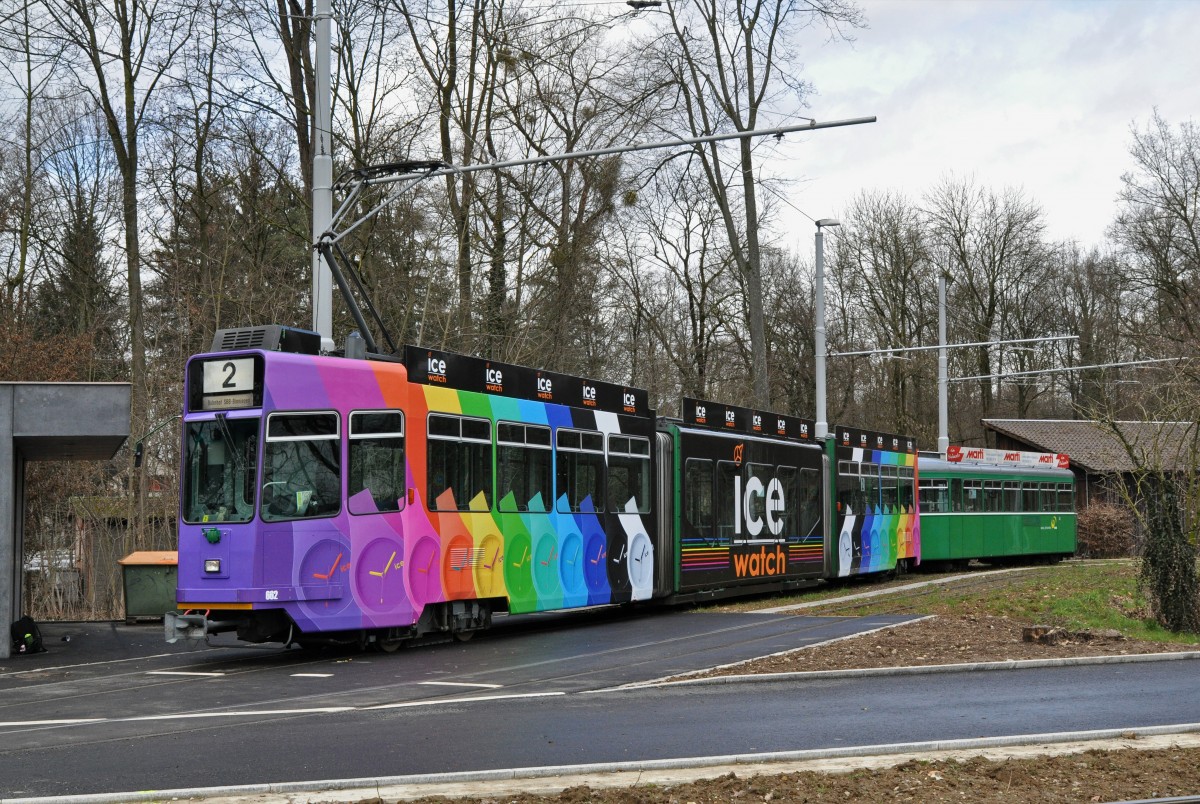 Die Uhren und Schmuckmesse Basel World 15 rollt an. Der Be 4/6 S 662 hat eine Werbung für ICE Uhren erhalten. Hier steht der Wagen in der Schlaufe beim Eglisee. Die Aufnahme stammt vom 02.03.2015.