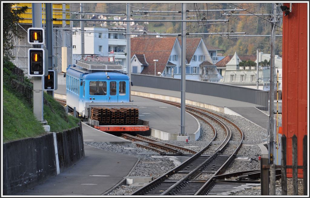 Die umgebaute Endstation in Arth Goldau ist für das Publikom immer noch nicht geöffnet (Bild ab Strassenübergang) Interressant sind diese Schiebeweichen, oder wie man sie nennen soll. (03.11.2014)