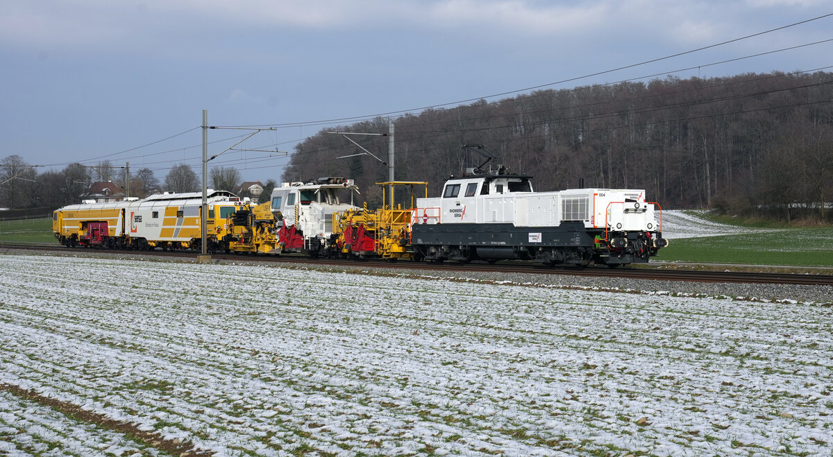 Die umweltfreundliche Aem 940 004-5 von RHOMBERG SERSA im Streckeneinsatz bei Herzogenbuchsee.
Foto: Walter Ruetsch