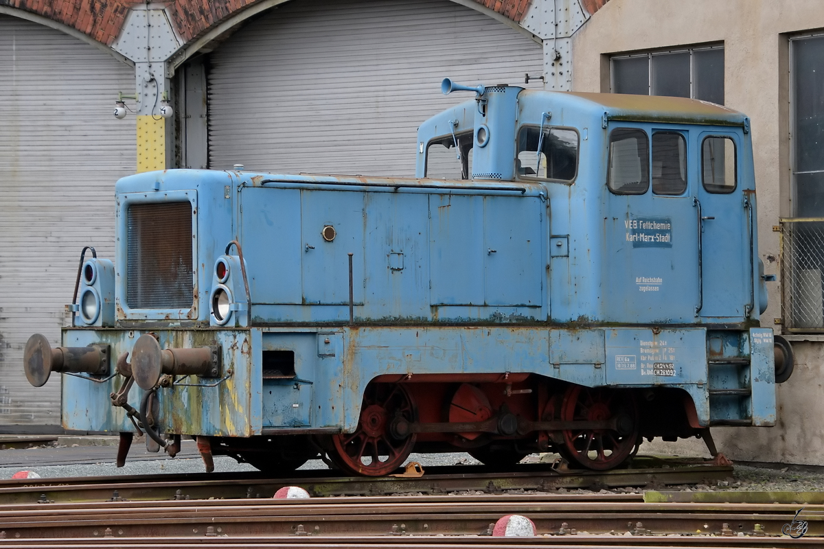 Die ursprünglich an die VEB Fettchemie Karl-Marx-Stadt ausgelieferte Diesellokomotive LKM V22 (262.6.670) aus dem Jahr 1970 steht jetzt im Sächsischen Eisenbahnmuseum Chemnitz-Hilbersdorf. (September 2020)