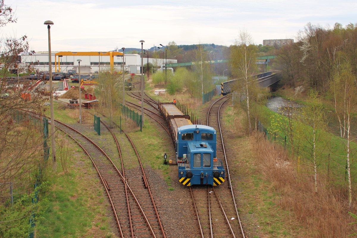 Die V 10 B der Plauen Stahl Technologie GmbH fuhr am 12.04.17 den angelieferten Stahl ins Werk.
