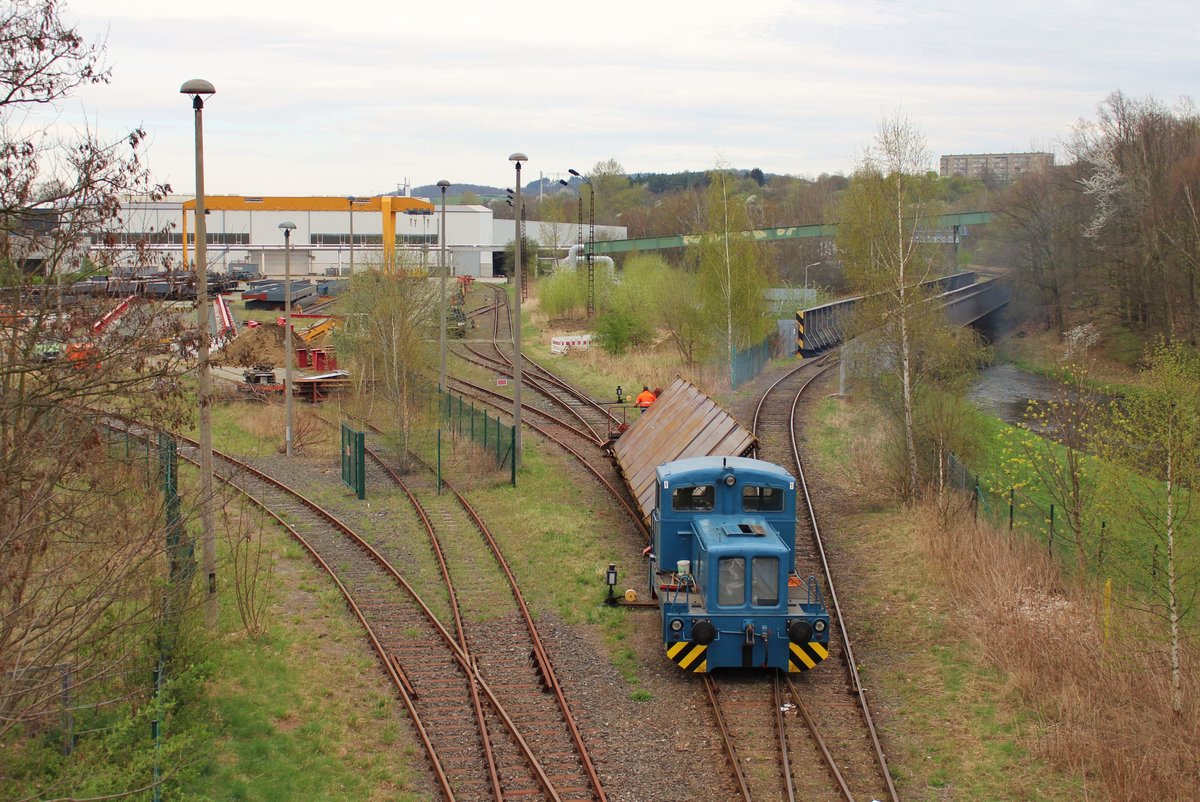 Die V 10 B der Plauen Stahl Technologie GmbH fuhr am 12.04.17 den angelieferten Stahl ins Werk.