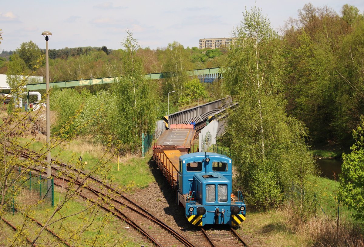 Die V 10 B der Plauen Stahl Technologie GmbH fuhr am 10.05.17 bei schönem Wetter den angelieferten Stahl ins Werk.