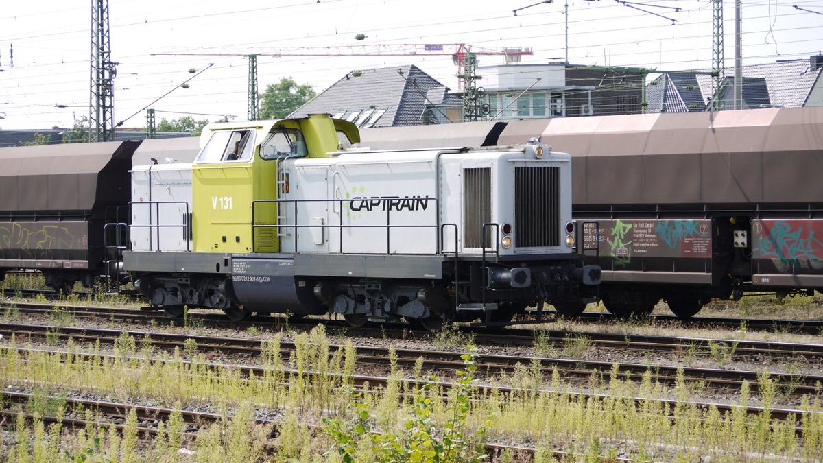 Die  V 131  (NVR-Nr.:  98 80 0212 907-6 D-CCW)  rangiert am 10.08.2020 in Gütersloh Rbf