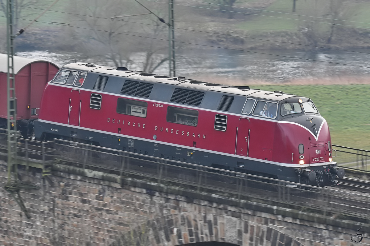 Die V 200 033 war am 1. April 2018 auf der Linie V der RuhrtalBahn zwischen Witten und Wuppertal eingesetzt.