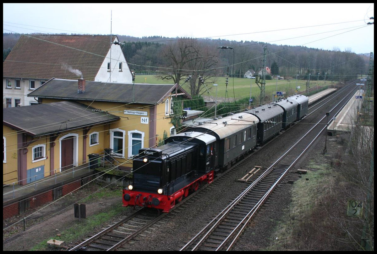 Die V 36412 von Eisenbahn Tradition kam am 3.2.2007 mit einem historischen Personenzug  durch den Bahnhof Natrup Hagen. Der Zug war zum Grünkohlessen nach Westerkappeln unterwegs.