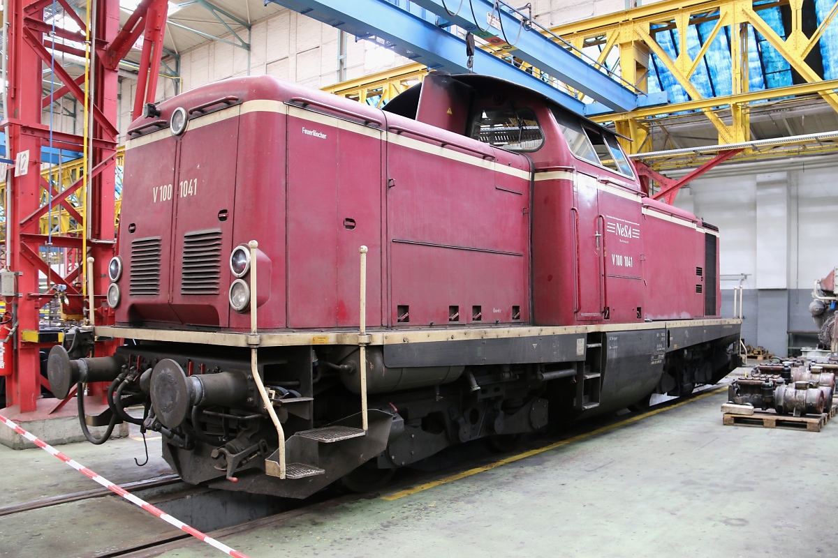 Die V100 1041 der NeSA stand am 14.06.2014 im AW Bremen Sebaldsbrück. Aufgenommen am TdoT zum 100 jährigen Jubiläum.