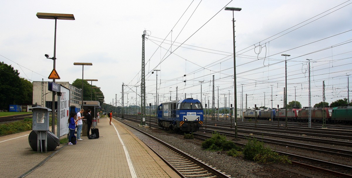 Die V204 von der Rurtalbahn fährt als Lokzug von Aachen-West nach Düren und fährt in Richtung Aachen-Schanz-Aachen-Hbf.
Aufgenommen vom Bahnsteig in Aachen-West bei Sonne und Wolken am Nachmittag vom 4.8.2014. 