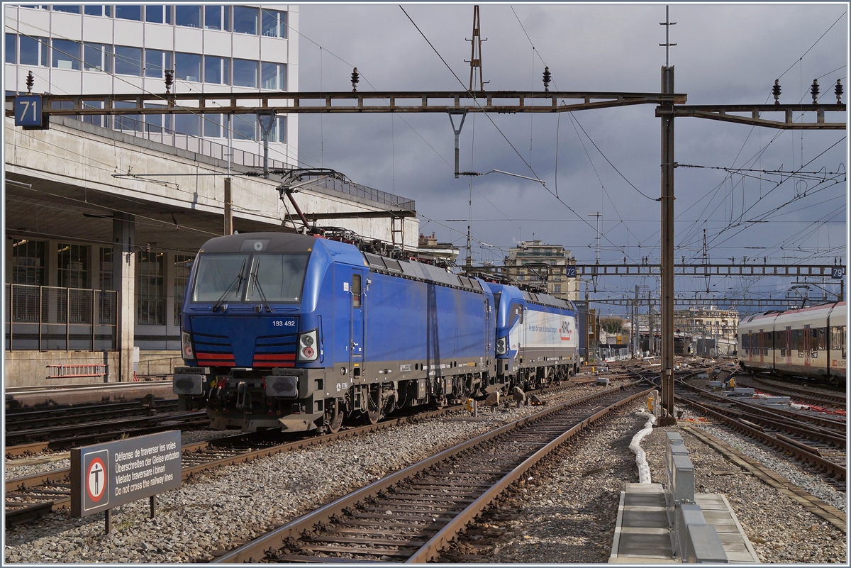 Die Vectron 193 490 und die 193 492 verlassen Lausanne in Richtung Wallis.

26. Februar 2020