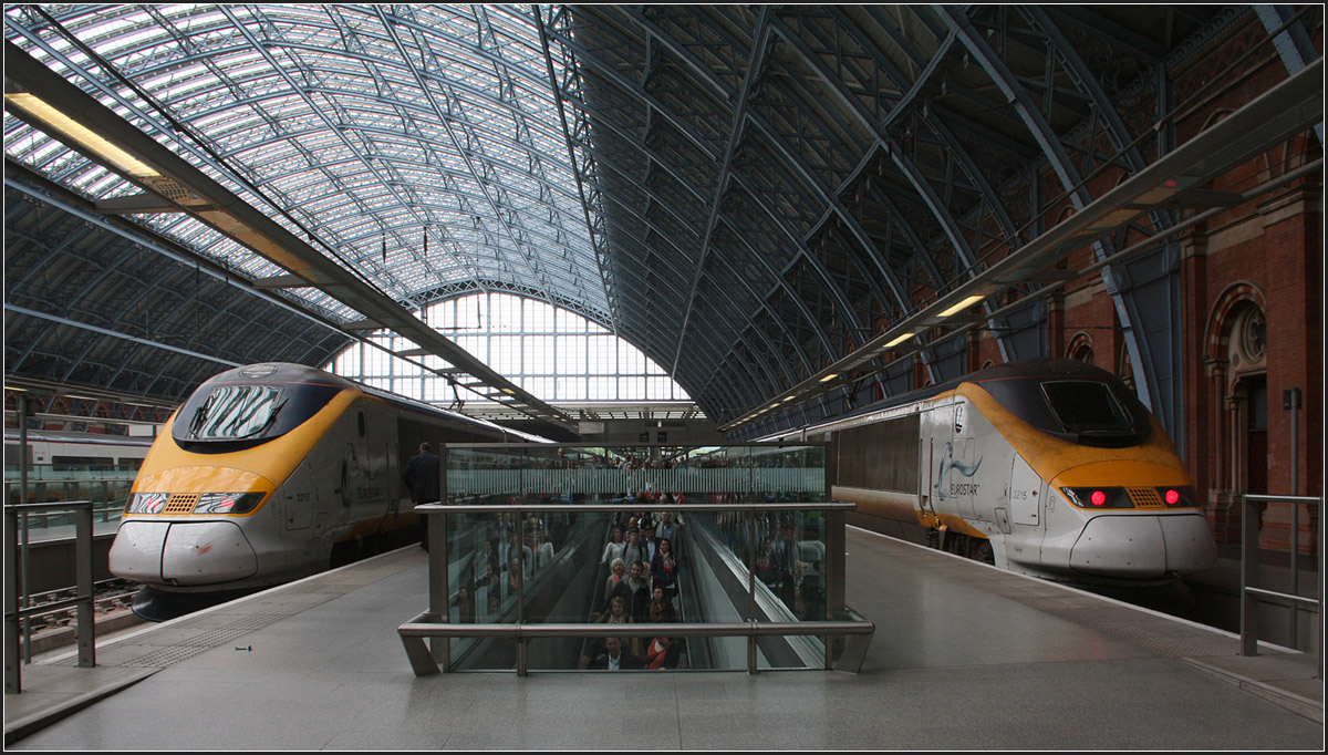 Die Verbindung zum Kontinent -

stellen die Eurostar-Züge her. Bahnhof London St. Pancras International.

23.06.2015 (M)