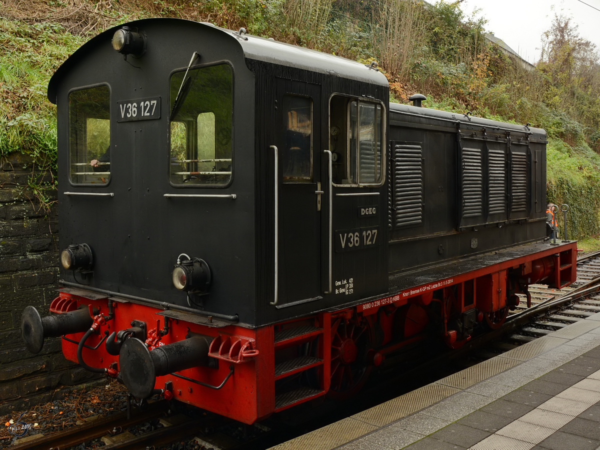 Die Verschubdiesellokomotive V36 1276 am Hauptbahnhof Neustadt an der Weinstraße. (Dezember 2014)