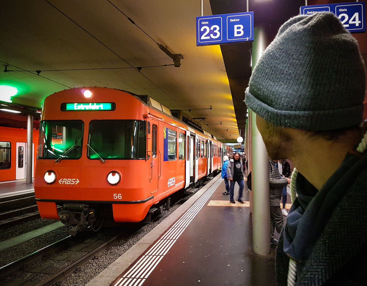 Die voraussichtlich allerletzte Fahrt des RBS Mandarinli Be 4/12 56 am Montag, 27.01.2020 mit einer Dienstfahrt von Bern nach Worb Dorf mit Ziel Werkstätte Worbboden. Die «Fahrgäste» waren aktuelle und ehemalige angestellte vom Regionalverkehr Bern Solothurn. In der Werkstatt wurde das Mandarinli mit einem Podiumsgespräch bei Bretzel und Bier verabschiedet. 