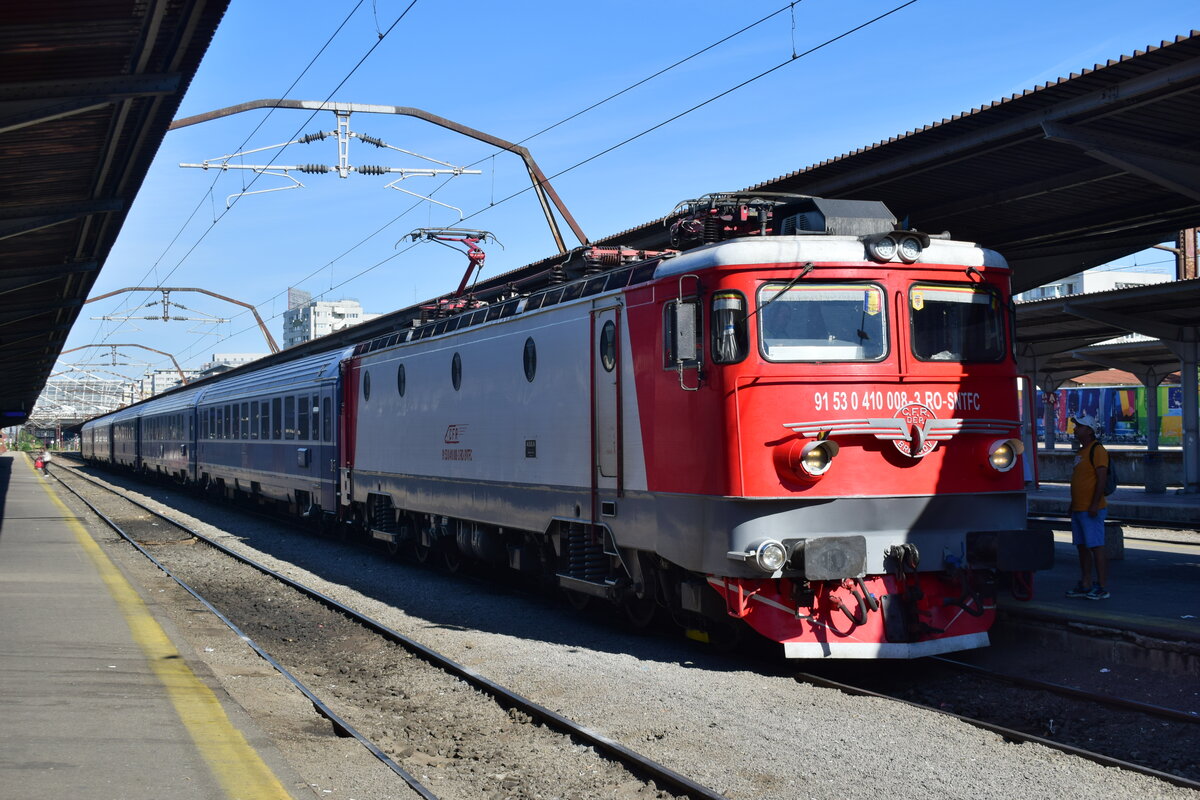 Die Vorzeigelok aus dem Depot Brasov 410 008-3 hat soeben mit dem IR 1658 aus Bacau Bucuresti Nord erreicht.

Bukarest 05.08.2025