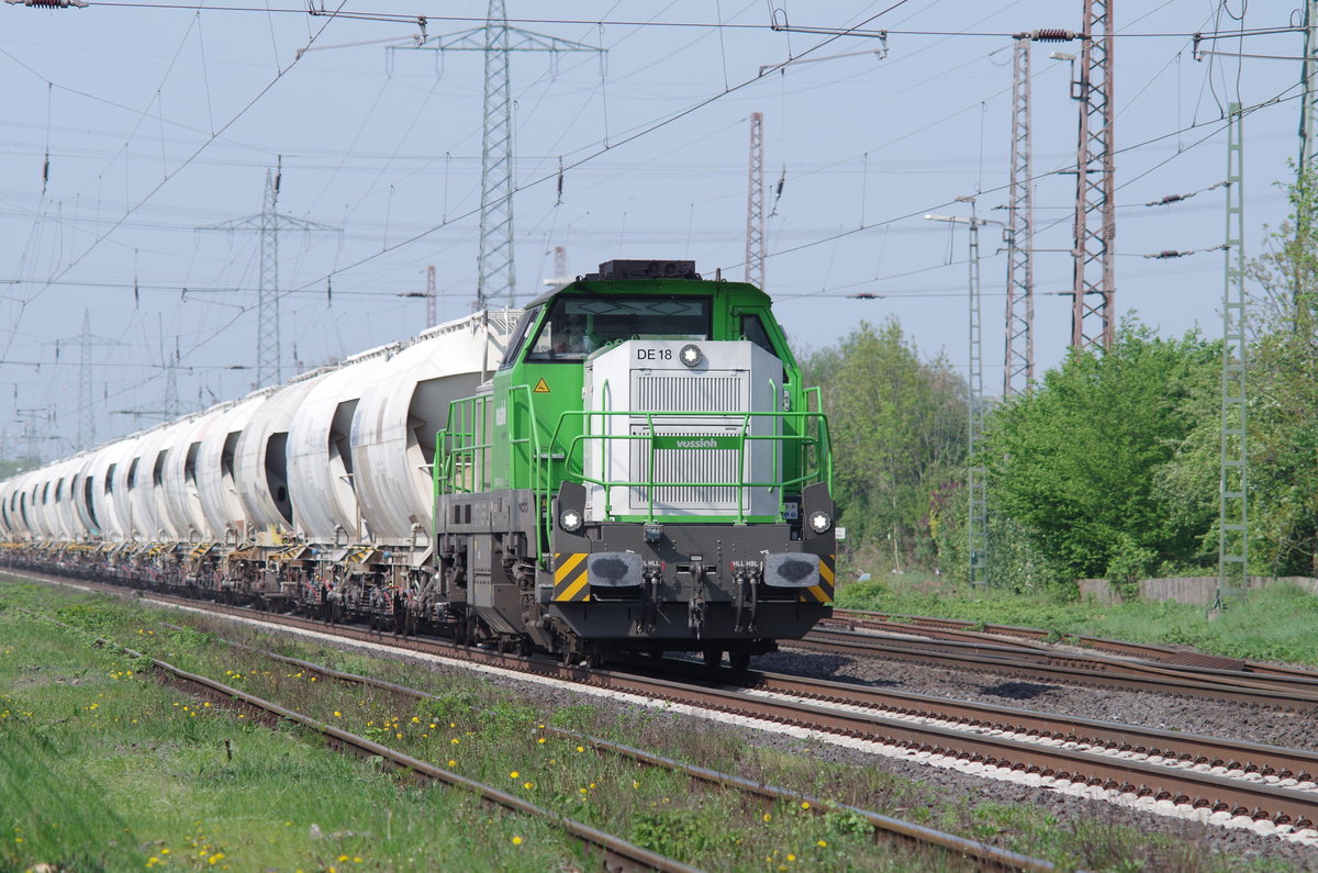 Die Vossloh 92 80 4185 015-9 D-VL ist für Vossloh in Deutschland unterwegs und durchfuhr am 21.04.2018 den Bahnhof Lintorf.