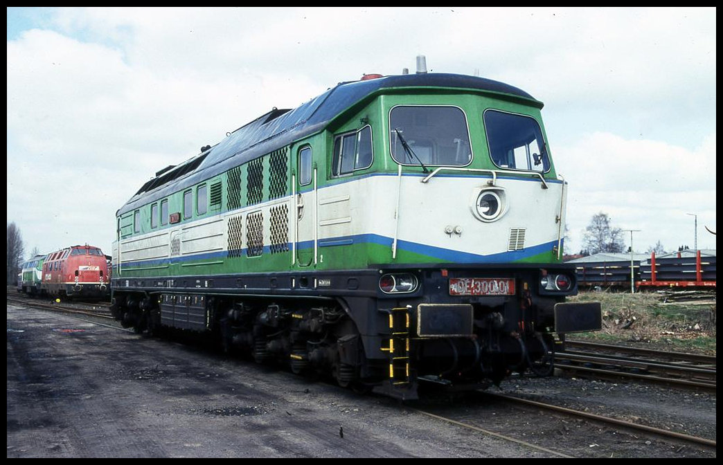 Die Waldhof DE 300.01 Ludmilla war am 24.3.2002 im Betriebshof der EVB in Bremervörde abgestellt.