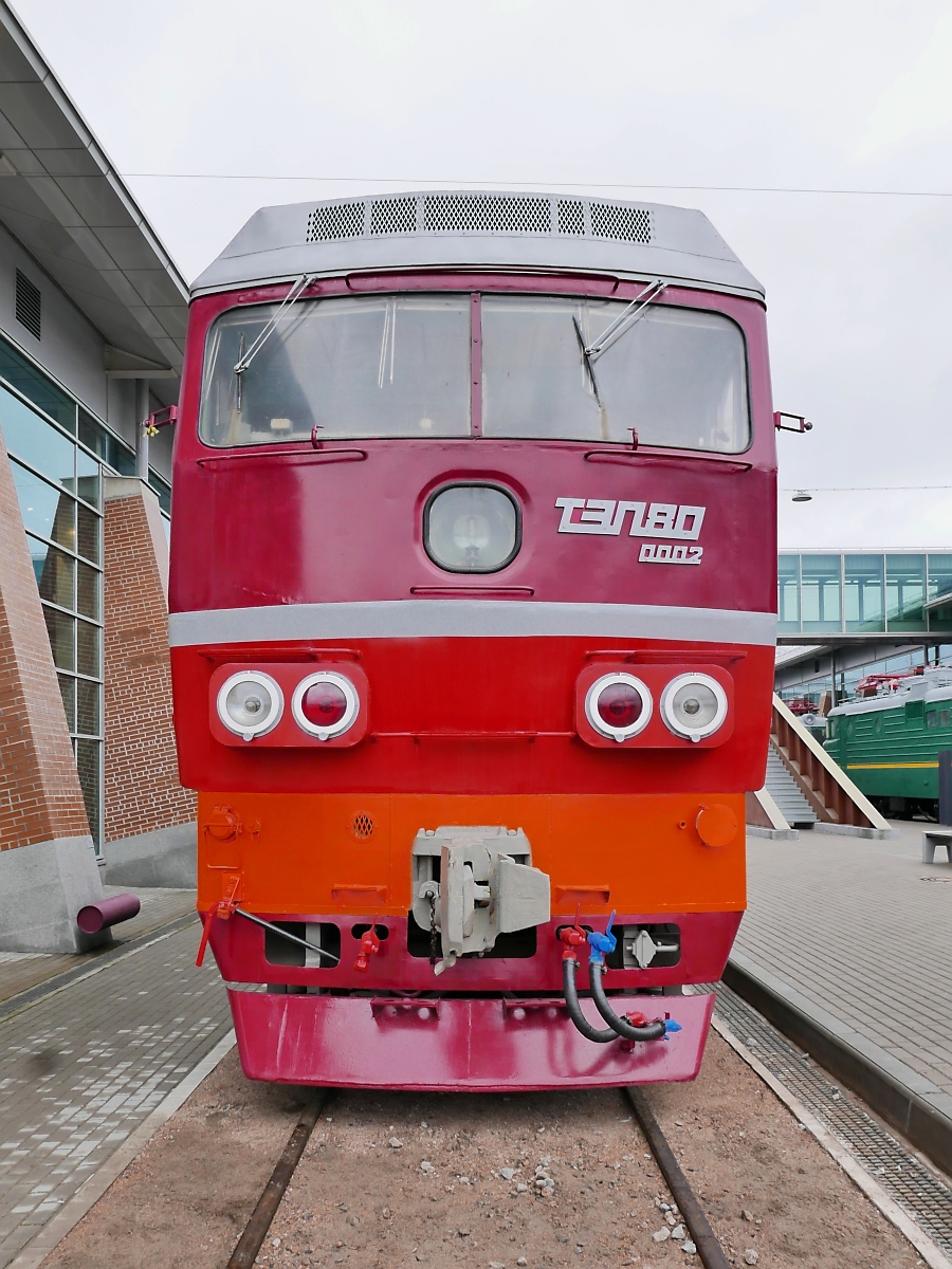 Die Weltrekordlok ТЭП80-0002, Baujahr 1989, im Russischen Eisenbahnmuseum in St. Petersburg, 4.11.2017 