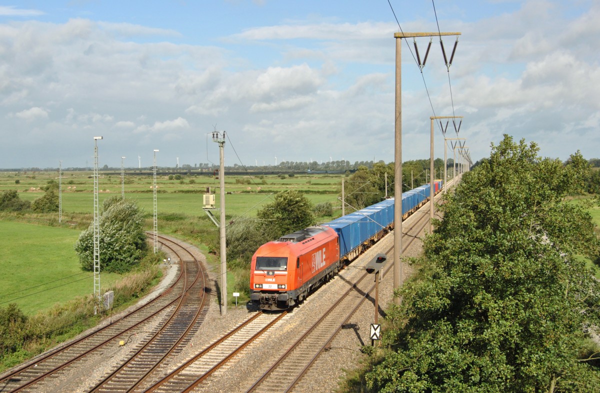 Die WLE 22 fuhr am 17.09.2013 mit einem Enercon Zug von Emden Richtung Paderborn, hier bei Nüttermoor.