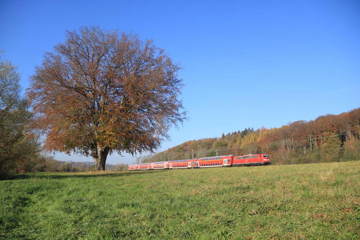 Die wohl letzten schönen und warmen Tage der Baureihe 111 auf dem Wupperexpress, in gut einem Monat übernimmt dann NX mit Siemens Desiro HC Triebwagen diese Linie
Wetter,10.11.2020