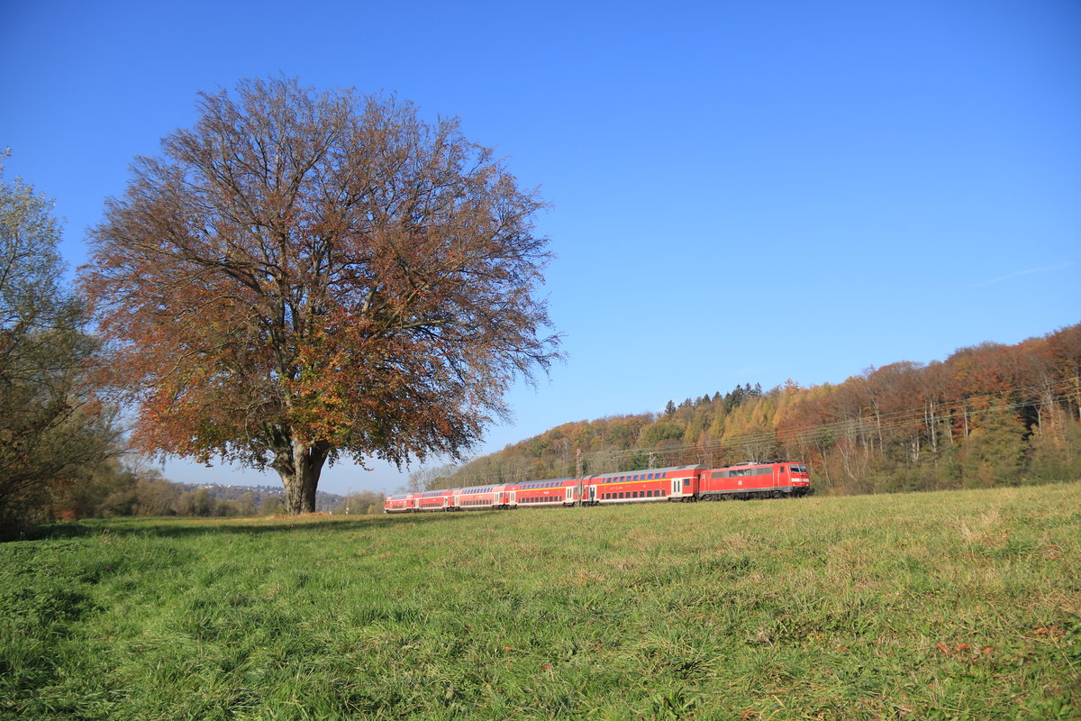 Die wohl letzten schönen und warmen Tage der Baureihe 111 auf dem Wupperexpress, in gut einem Monat übernimmt dann NX mit Siemens Desiro HC Triebwagen diese Linie
Wetter,10.11.2020