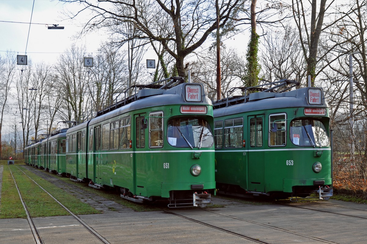 Die Zeit der Be 4/6 Düwag ist in Basel abgelaufen. In der Abstellanlage beim Eglisee wartet ein Teil der Wagen auf den Abtransport nach Belgrad. Hier sehen wir die Wagen 651 und 653. Die Aufnahme stammt vom 03..12.2015.