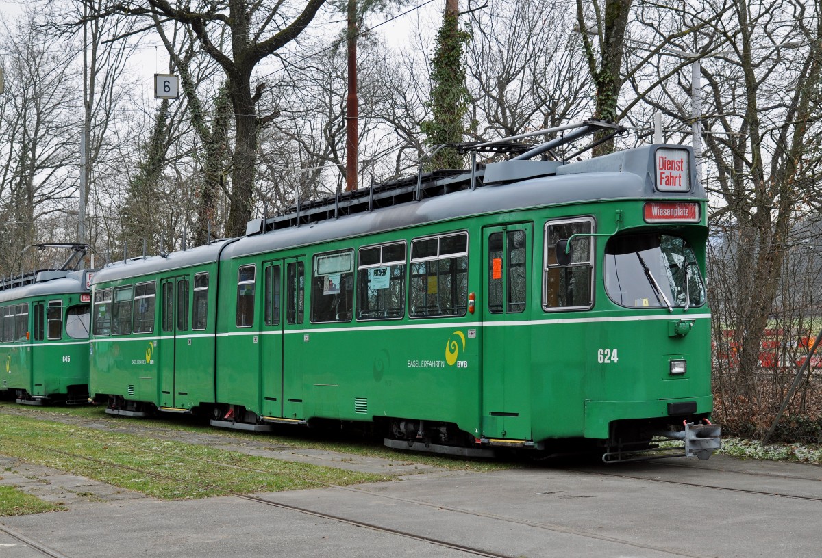 Die Zeit der Be 4/6 Düwag ist in Basel abgelaufen. In der Abstellanlage beim Eglisee wartet ein Teil der Wagen auf den Abtransport nach Belgrad. Hier sehen wir den Be 4/6 624. Die Aufnahme stammt vom 19.01.2016.