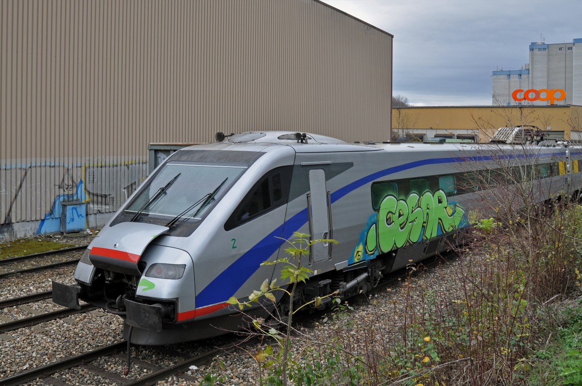 Die Zeit der ETR 470 ist abgelaufen. Der ETR 470 002, der am 11. April 2015 ausgemustert wurde, wartet bei der Firma Thommen auf den Abbruch. Die Aufnahme stammt vom 17.11.2015.