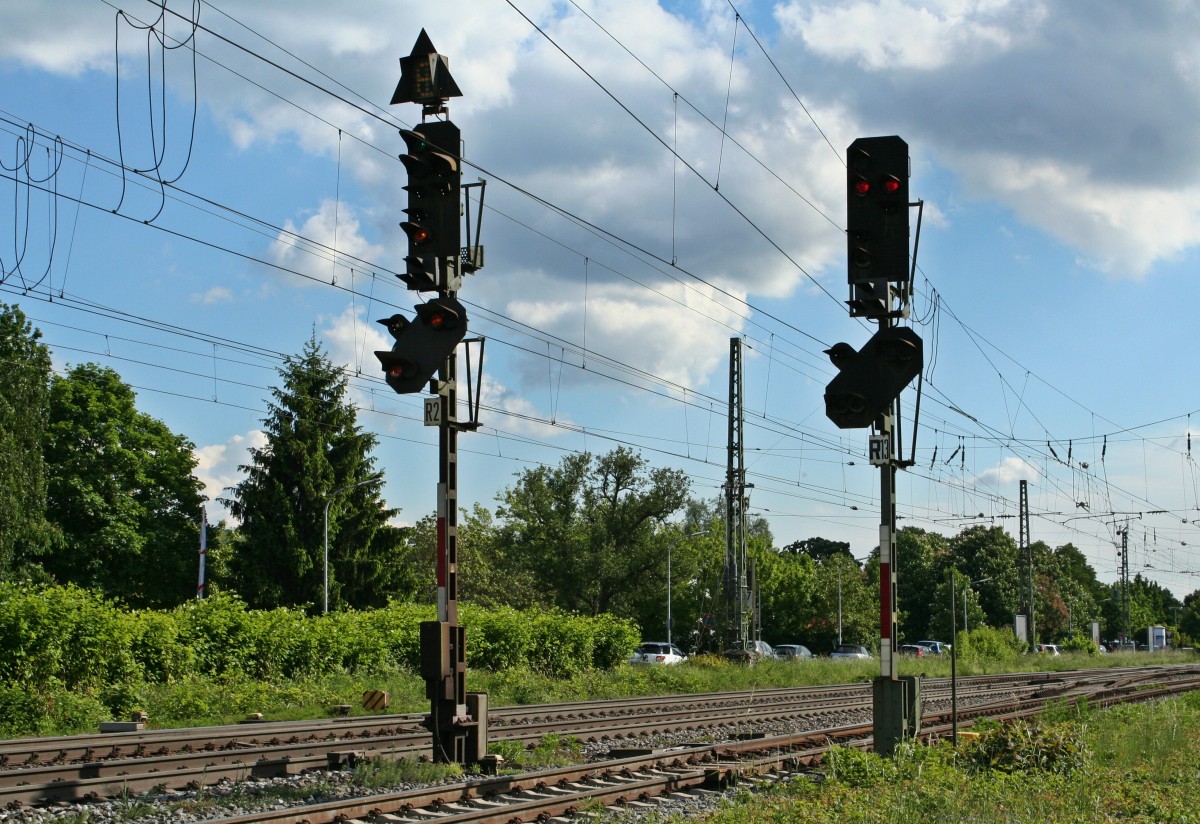 Die Zwischensignale des Bahnhofs Mllheim (Baden) R2 und R13, aufgenommen am 14.05.14.