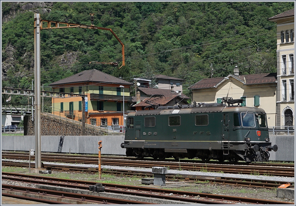 Die zwischenzeitlich ziemlich bekannte SBB Re 4/4 II 11161 wartet in Bodio auf der Dampfzug nach Bellinzona.

28. Juli 2016