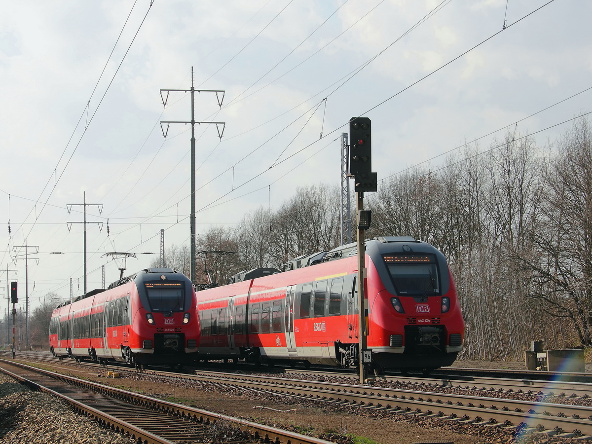 Diedersdorf am 21. März 2014, Hamstertreffen der RB 22 (Potsdam Hbf ࠓ Flughafen Berlin Schönefeld) - 442 620 und 442 120 in Richtung Flughafen Berlin Schönefeld und 442 624 und 442 124 in Richtung Potsdam.