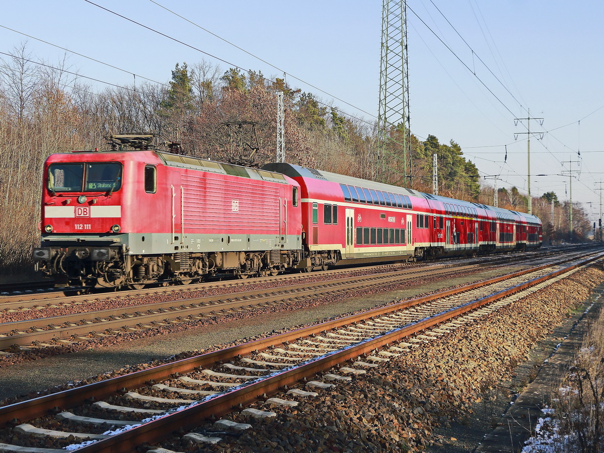 Diedersdorf in Brandenburg, 112 111 mit einem RE 5 nach Stralsund durchfährt den südlichen Berliner Ring am 20. Januar 2019.