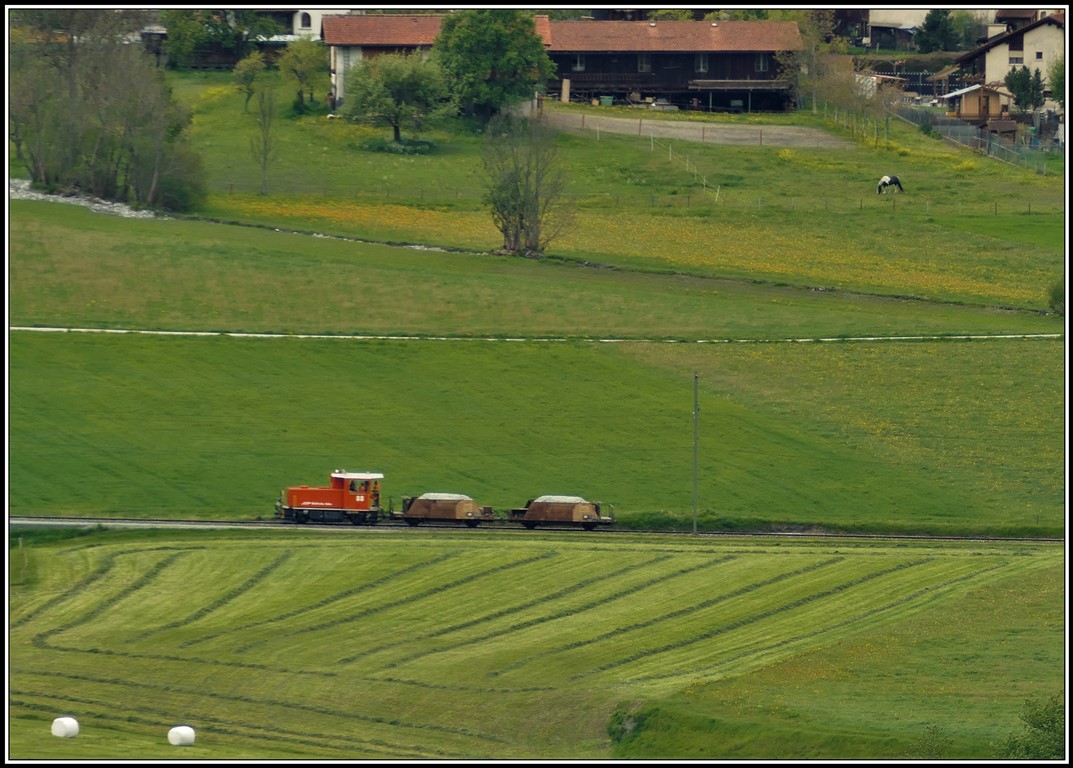 Dienstzug mit Tm 2/2 88 zwischen Cazis und Thusis. (08.05.2019)