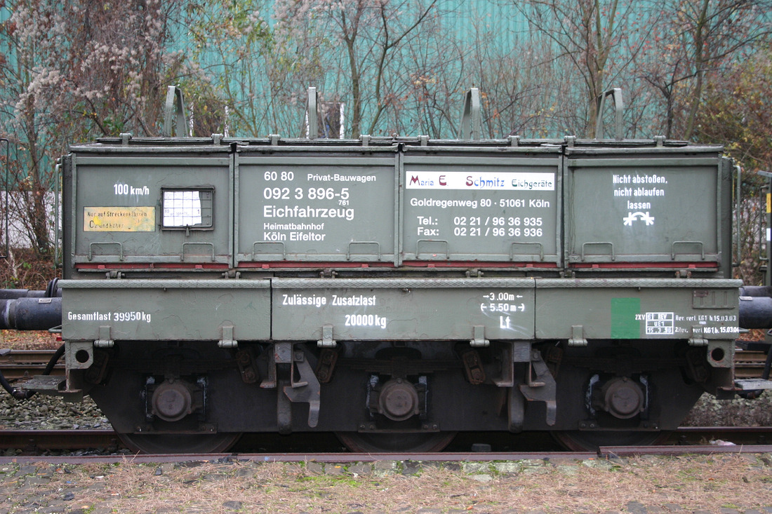 Dies ist das dritte und letzte Foto des Eichzuges der am 25. November 2003 im Güterbahnhof Frechen stand.