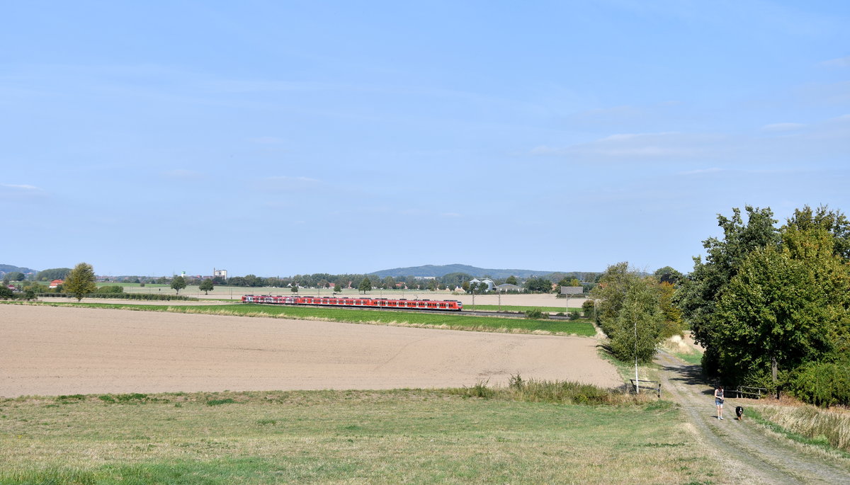 Diese 2 424er haben soeben als S5 (Hannover Flughafen - Paderborn Hbf) den Bahnhof Weetzen verlassen. 16.09.2018