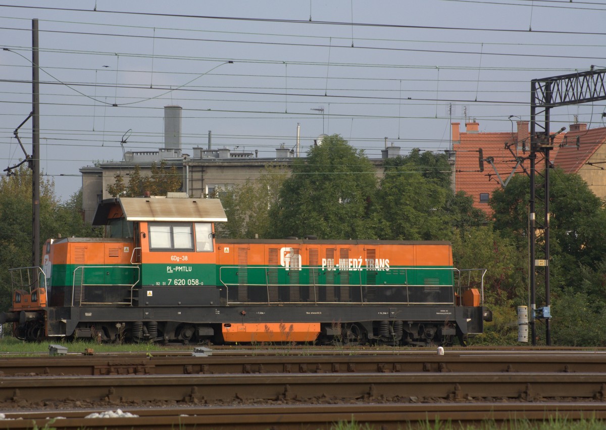 Diese  7 620 058 der Pl-PMTLU macht Pause vor den nächsten Rangierarbeiten in Legnica. leider habe ich sie genaue Bezeichnung nicht in der Liste gefunden. Vielleicht kann mir jemand helfen?? 20.09.2014, 9:20 Uhr